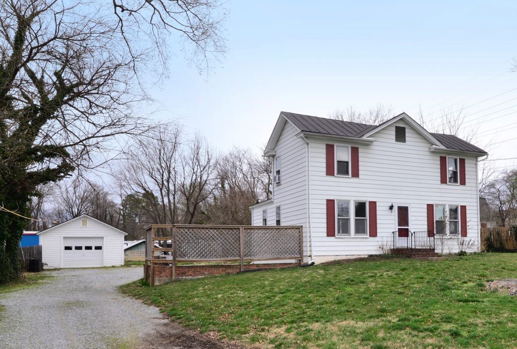 611 W. Main Street  Purcellville, VA 20132